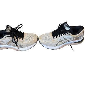 Women's running shoe